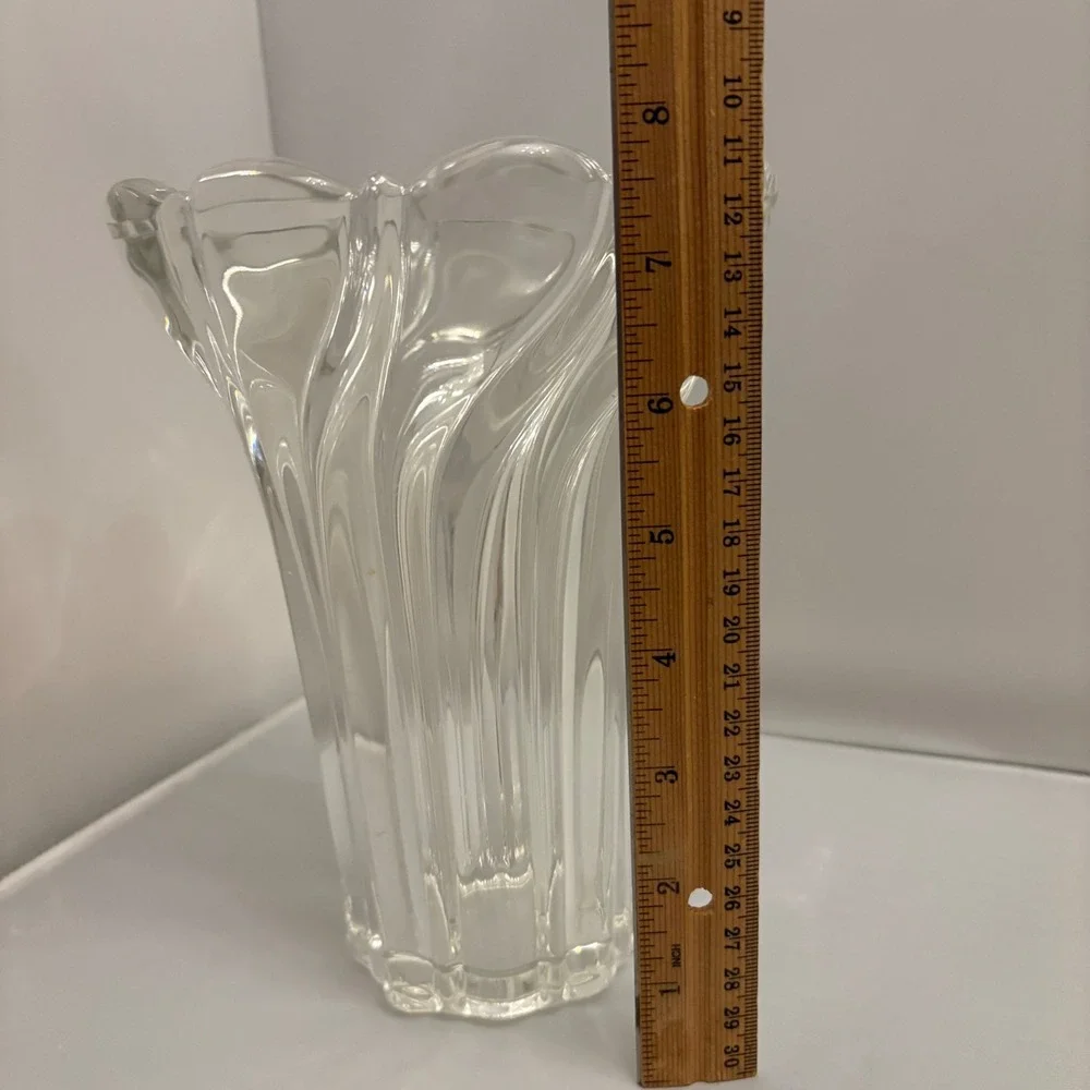 1990s Mikasa Clear Glass Swirl Vase Fluted‎ Petal Top Heavy Mid Century Modern